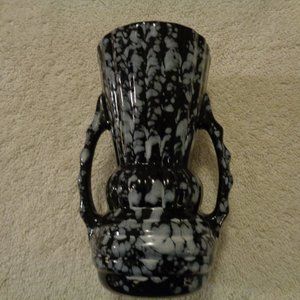 VINTAGE BLACK & WHITE MOTTLED POTTERY VASE